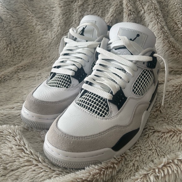 Air Jordan 4 “military black”